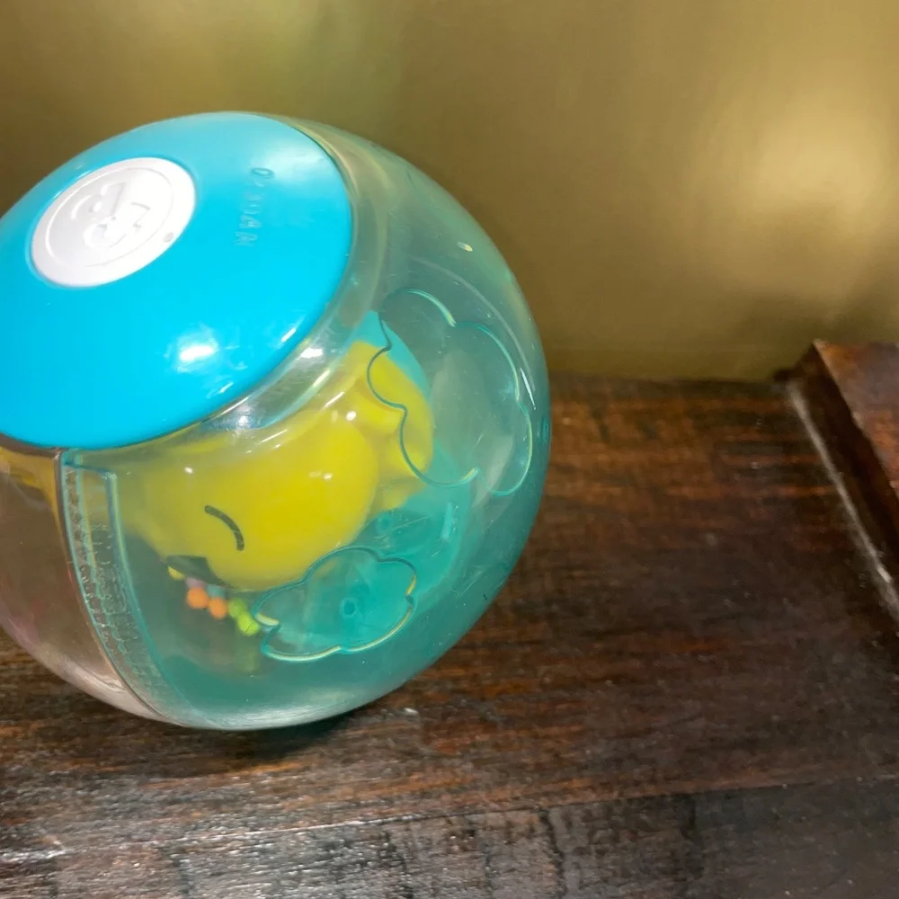 Fisher Price Hello Sunshine Sun Rainbow Sensory Rattle‎ Ball Toy